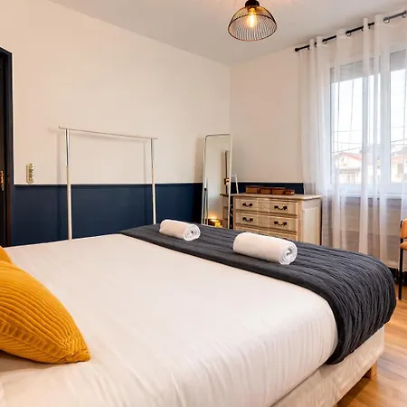 Maison En Centre * שולה